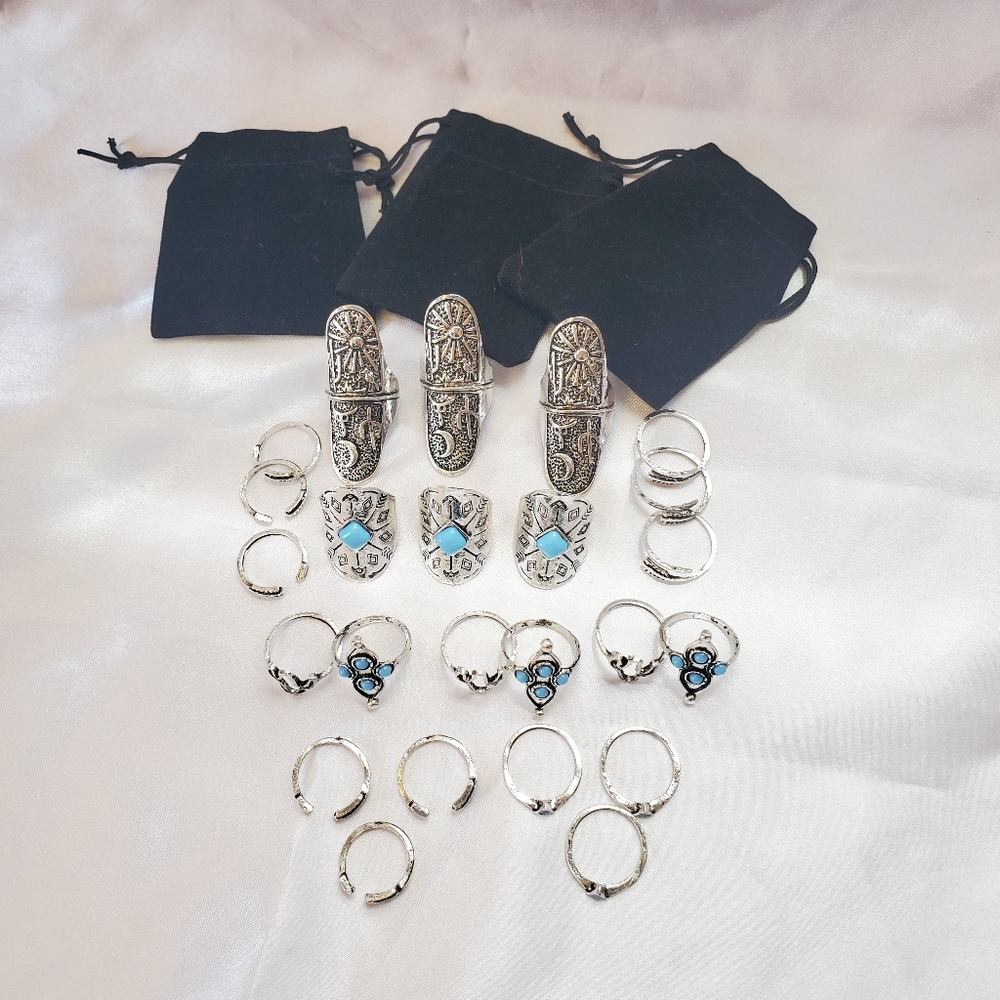 ◇ 27 Piece Silvertone and Turquoise Southwest Ring Gift Set